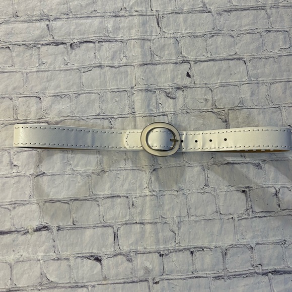 CREAM WITH SILVER TONE HARDWARE WOMENS VEGAN STITCHING BELT SIZE LARGE - Picture 6 of 10